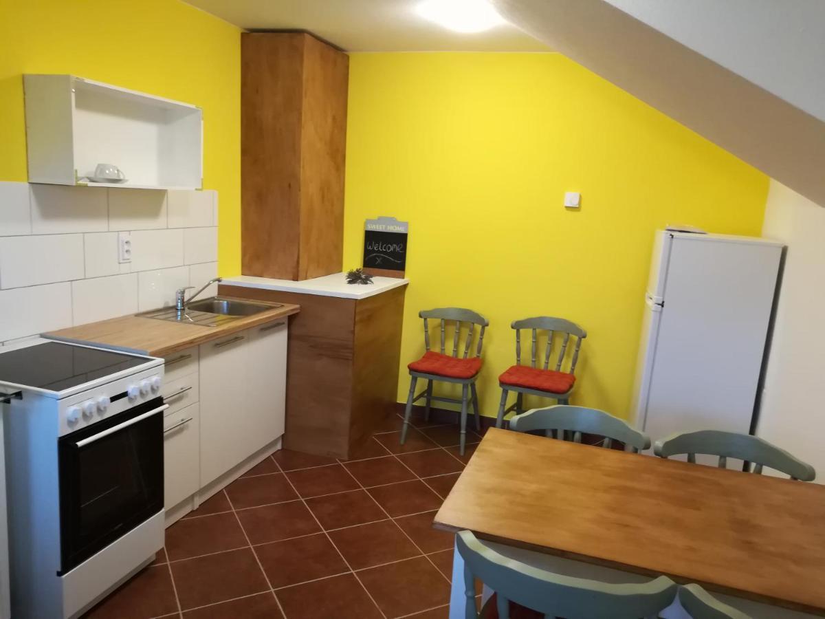 Zlatno 66 Bed & Breakfast Zlate Moravce Bagian luar foto