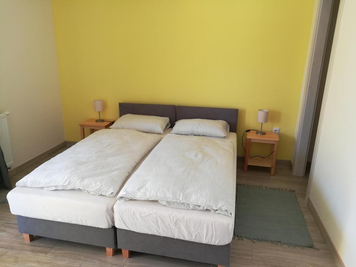 Zlatno 66 Bed & Breakfast Zlate Moravce Bagian luar foto