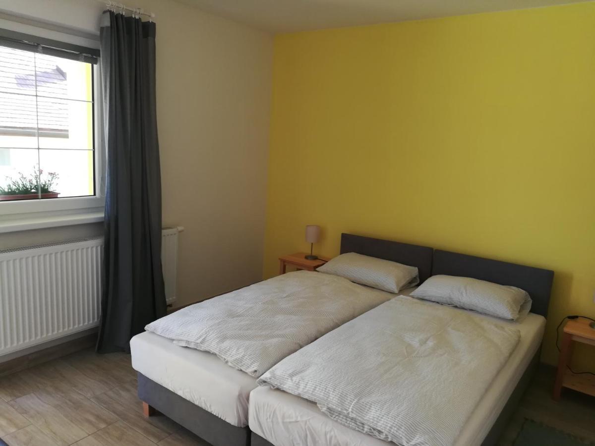 Zlatno 66 Bed & Breakfast Zlate Moravce Bagian luar foto