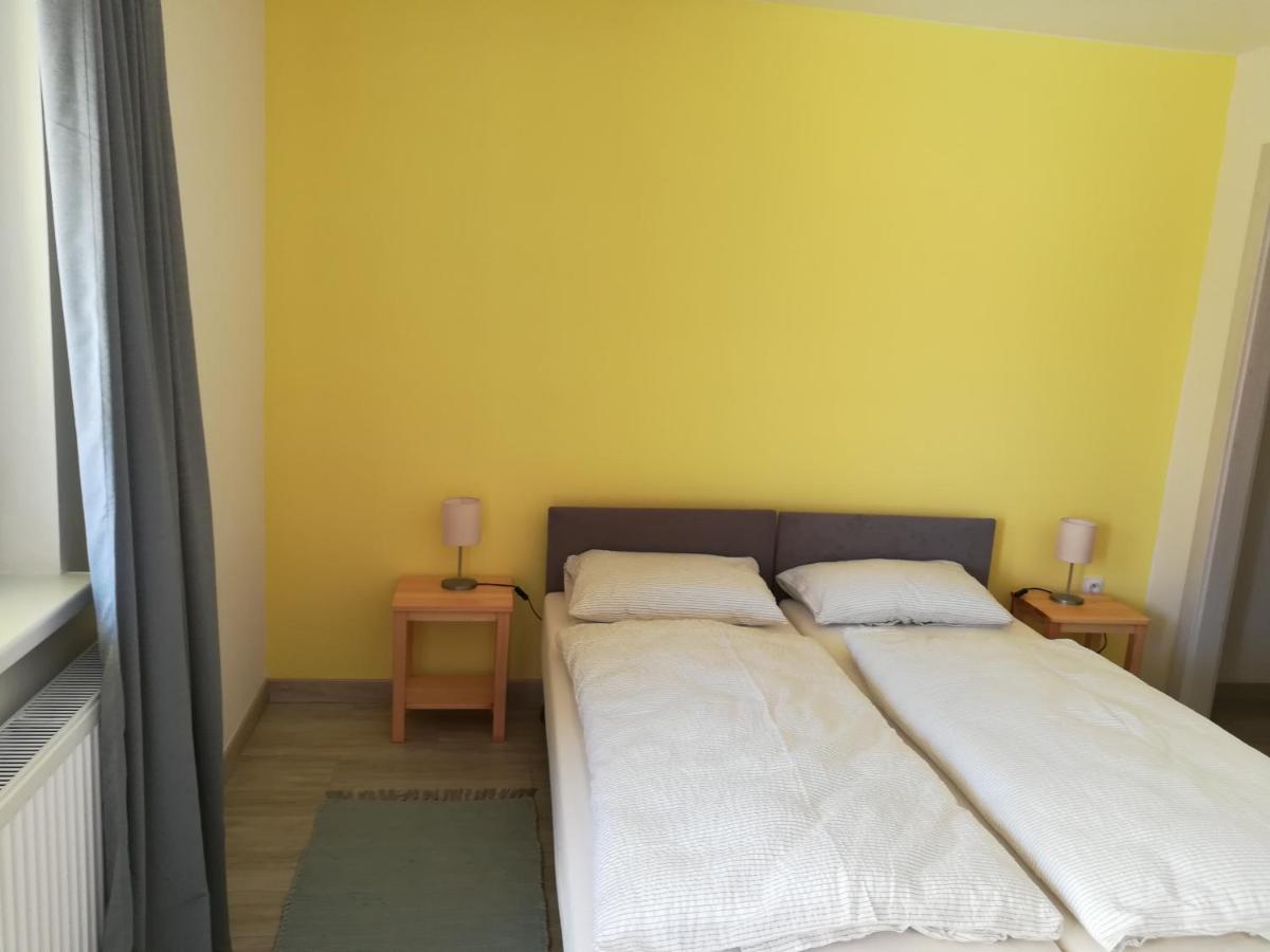 Zlatno 66 Bed & Breakfast Zlate Moravce Bagian luar foto