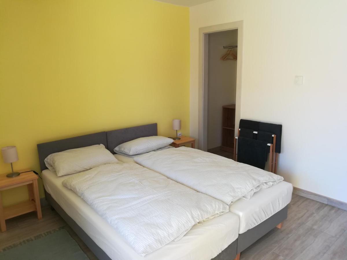 Zlatno 66 Bed & Breakfast Zlate Moravce Bagian luar foto