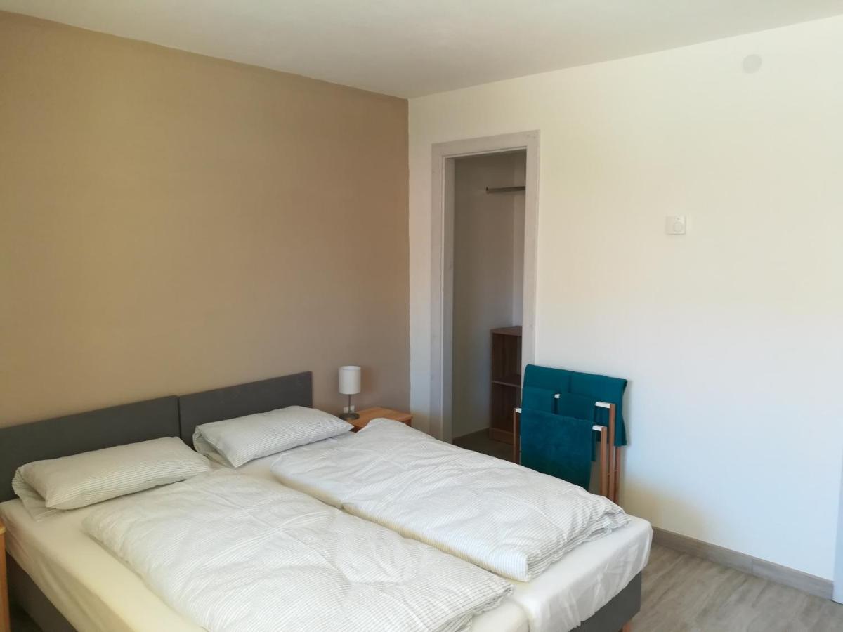 Zlatno 66 Bed & Breakfast Zlate Moravce Bagian luar foto