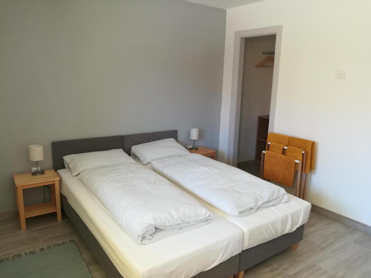 Zlatno 66 Bed & Breakfast Zlate Moravce Bagian luar foto