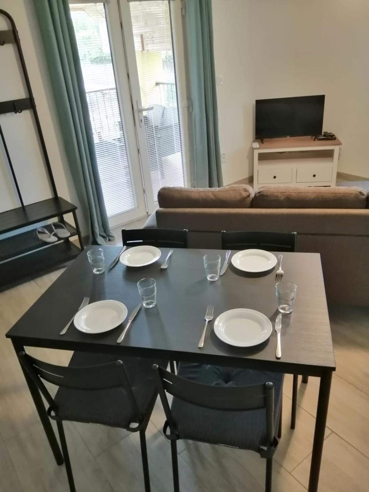 Zlatno 66 Bed & Breakfast Zlate Moravce Bagian luar foto